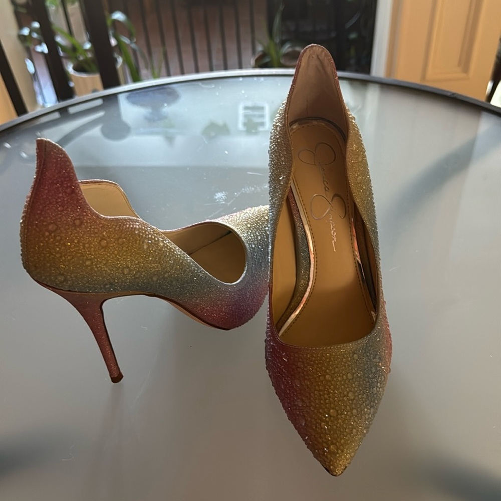 Jessica Simpson size 7M